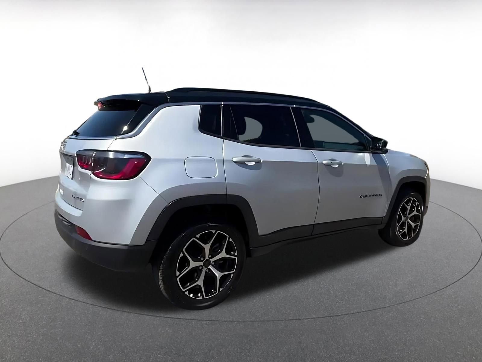 Used 2025 Jeep Compass Limited AWD/4WD image 15