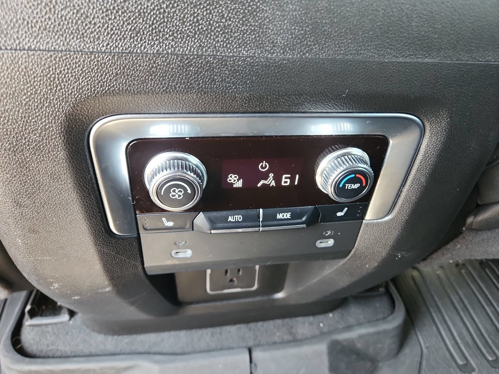 Used 2024 GMC Yukon XL AT4 w/ AT4 Premium Package AWD/4WD image 10
