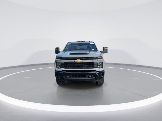 Used 2024 Chevrolet Silverado 2500 Custom AWD/4WD image 2