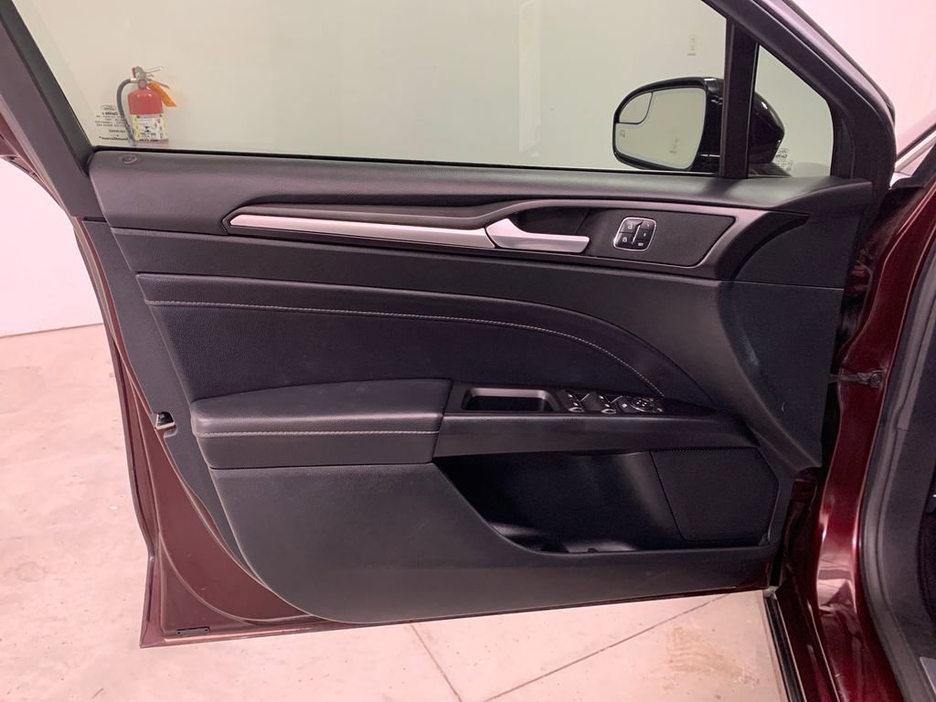 Used 2017 Ford Fusion Titanium image 7