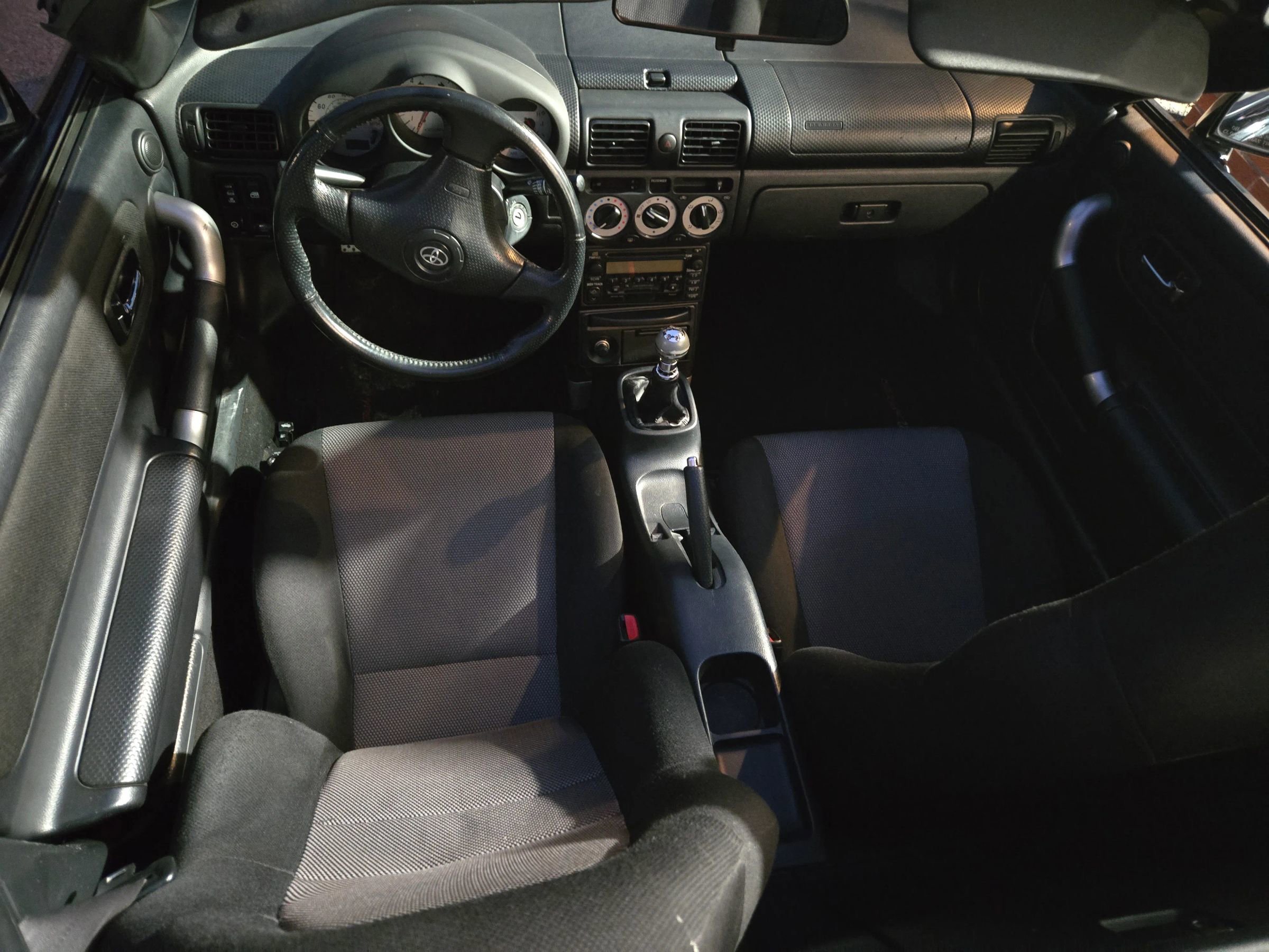 Used 2000 Toyota MR2 image 11