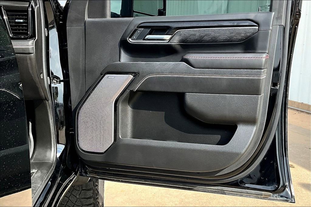 Used 2025 GMC Sierra 2500 AT4X image 23