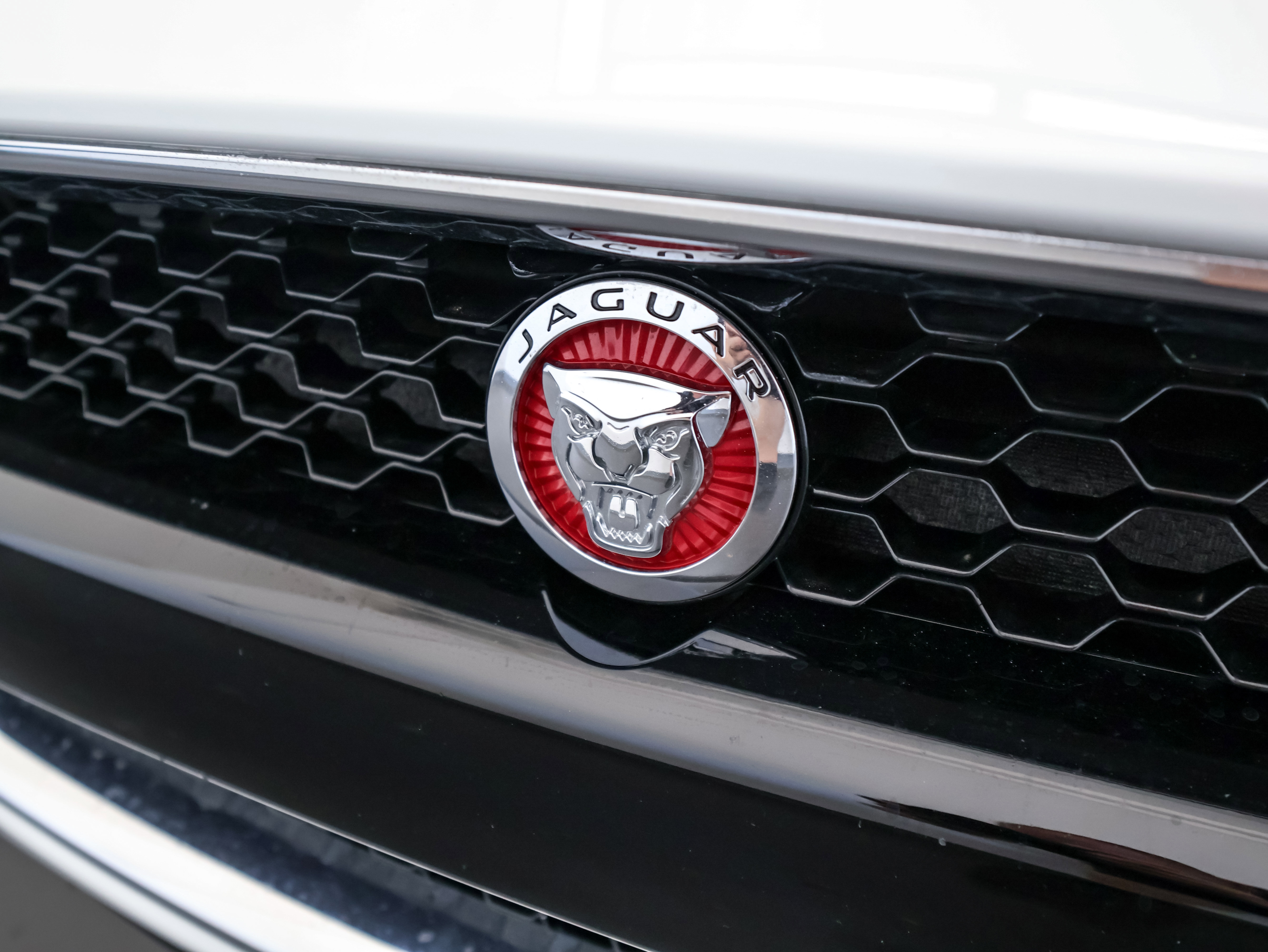 Used 2015 Jaguar F-TYPE S RWD image 41