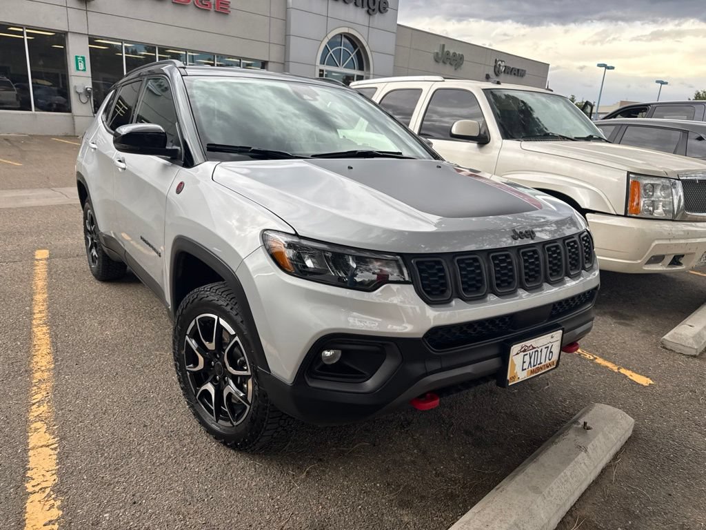 Used 2025 Jeep Compass Trailhawk AWD/4WD image 5
