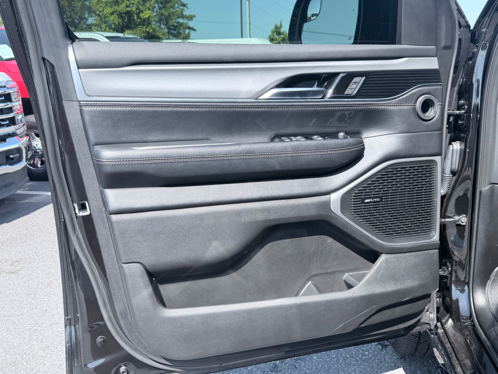 Used 2023 Jeep Wagoneer Series II RWD image 32