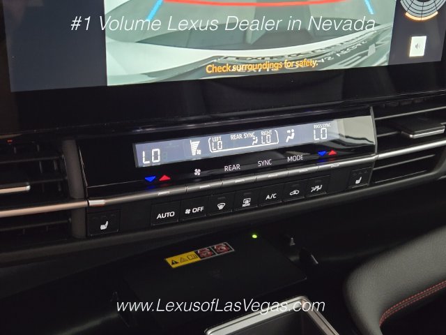 Used 2025 Toyota Sienna XSE w/ XSE Plus Package FWD image 36