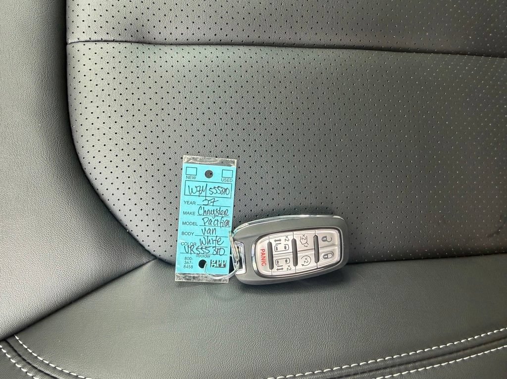 New 2027 Chrysler Pacifica Select w/ Family Tech Group FWD image 39