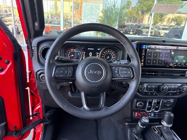 Used 2025 Jeep Wrangler Unlimited Rubicon w/ Convenience Group AWD/4WD image 15