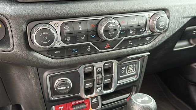 Used 2024 Jeep Wrangler Unlimited image 17