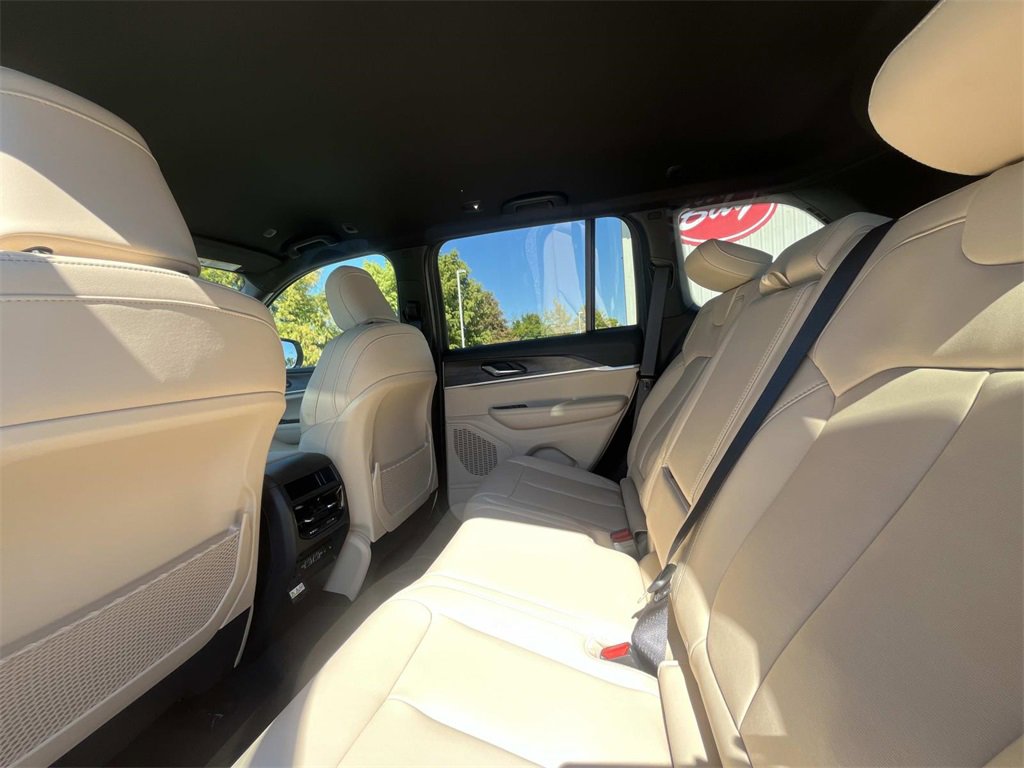 New 2025 Jeep Grand Cherokee Limited image 11