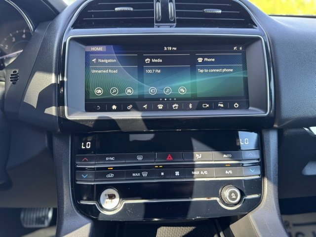 Used 2019 Jaguar F-PACE Premium image 29