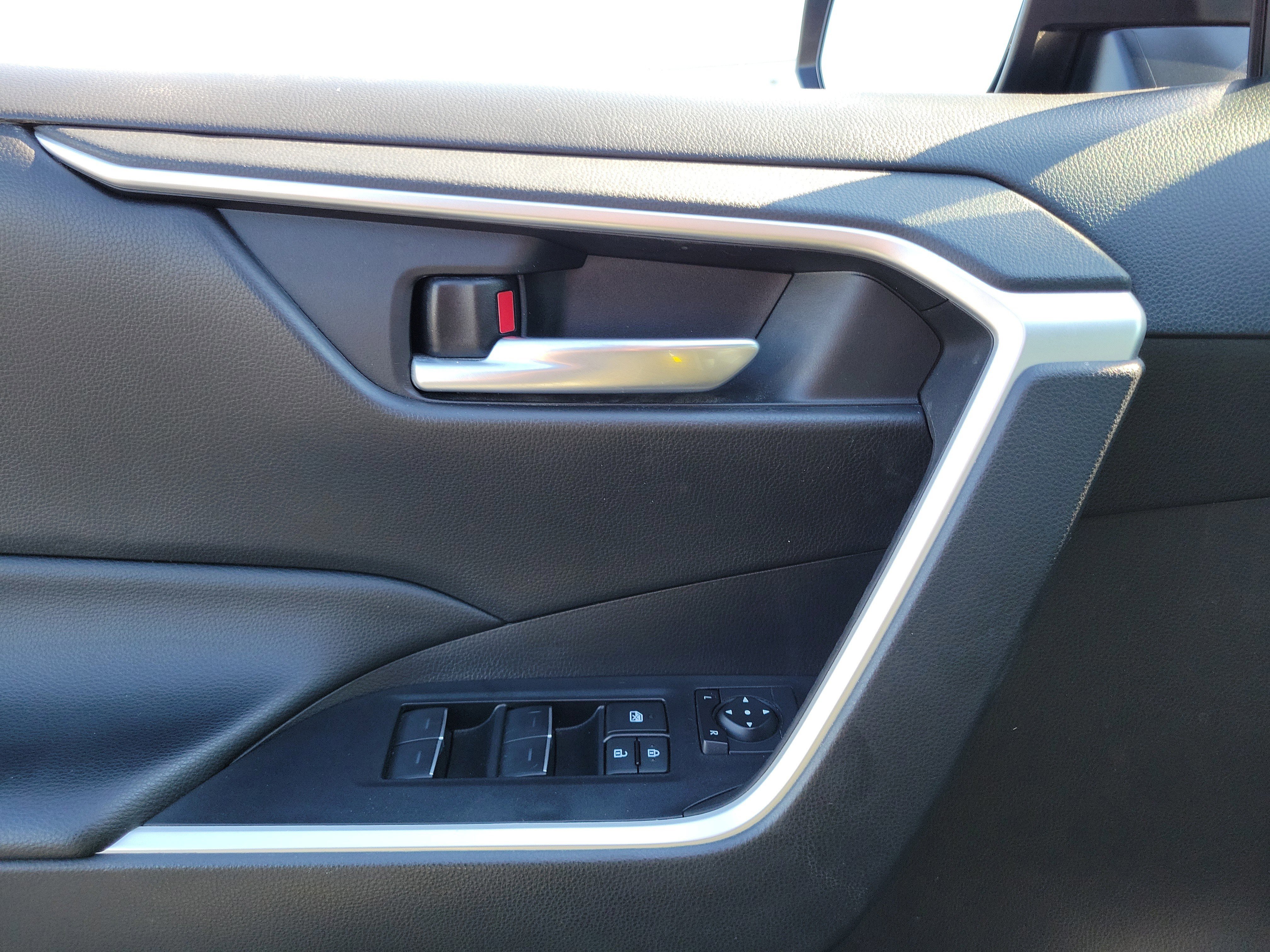 Used 2023 Toyota RAV4 XLE Premium FWD image 17