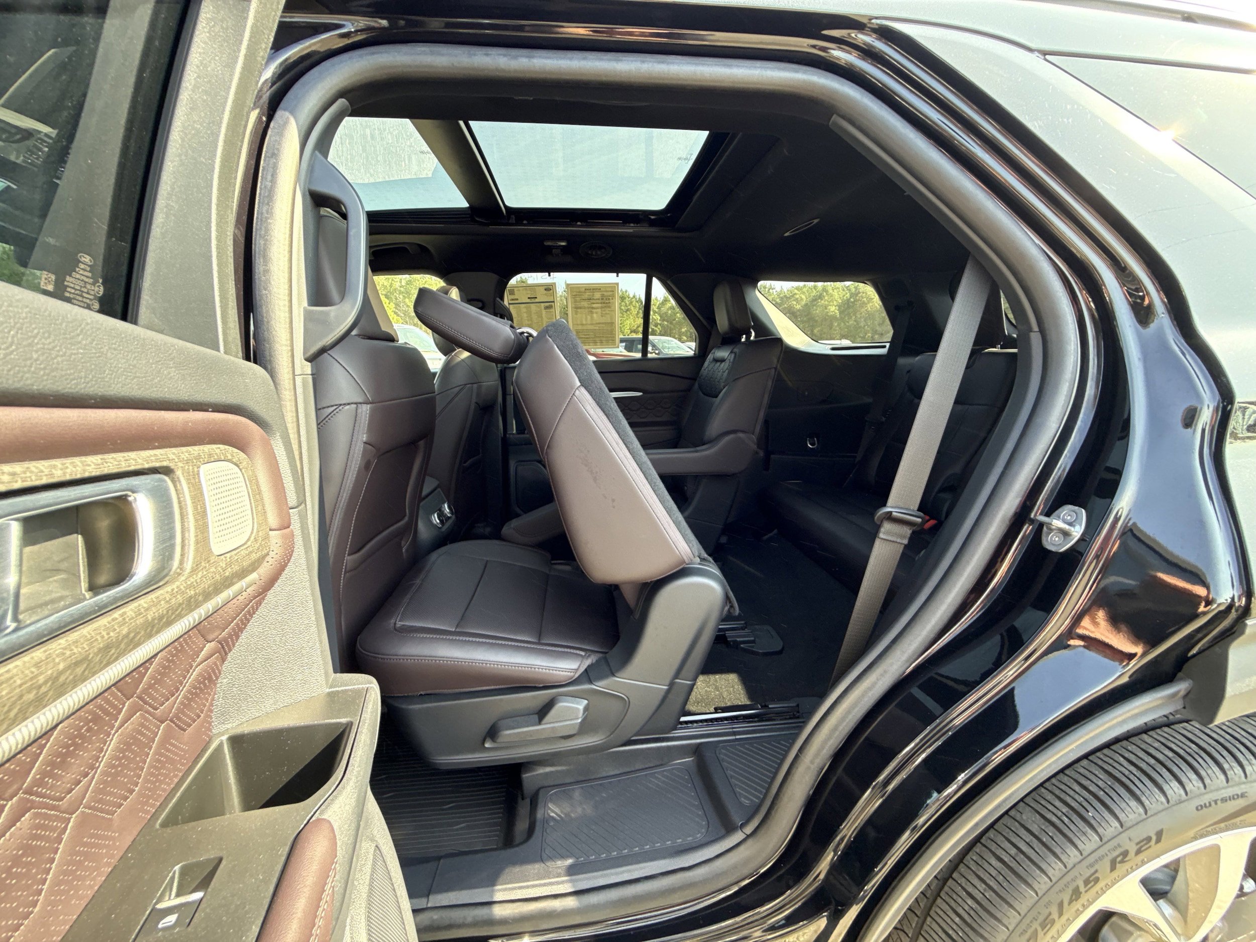 Used 2025 Ford Explorer Platinum w/ Ultimate Package image 24