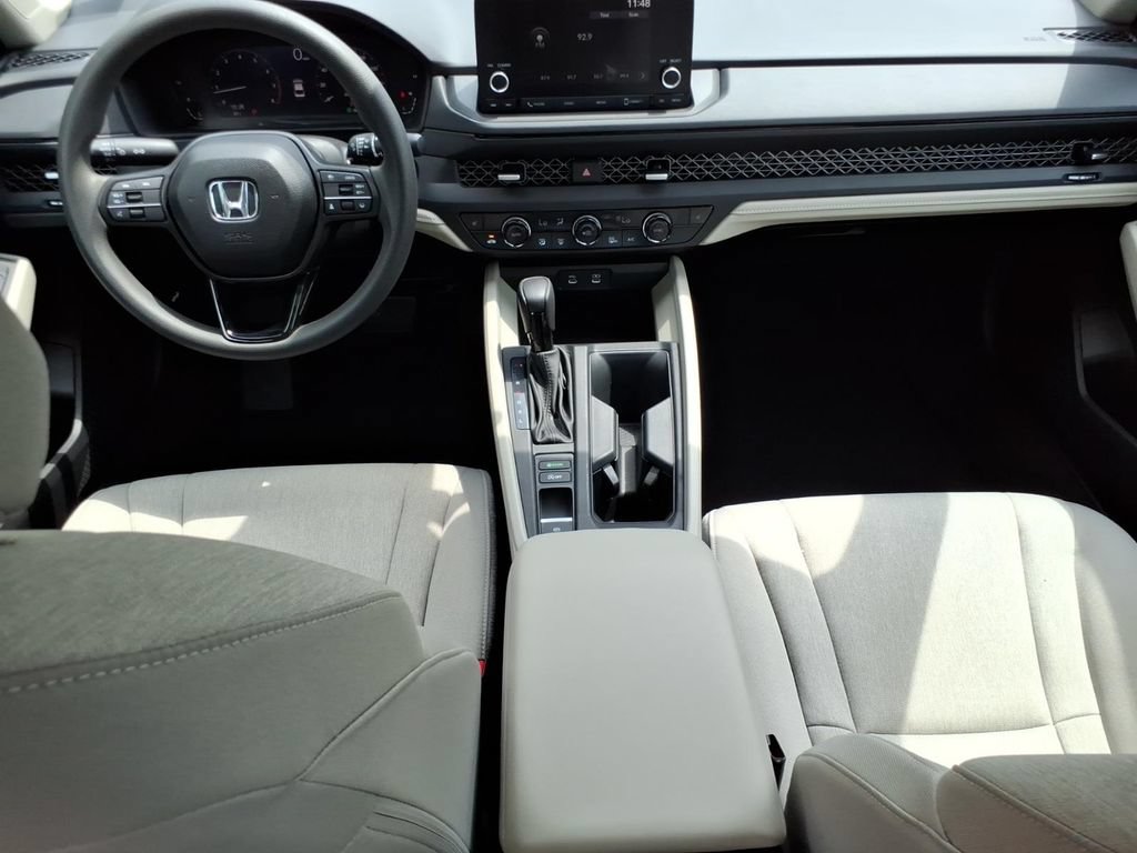 Used 2025 Honda Accord SE image 19
