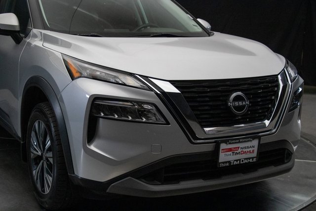 Used 2023 Nissan Rogue SV w/ SV Premium Package image 3