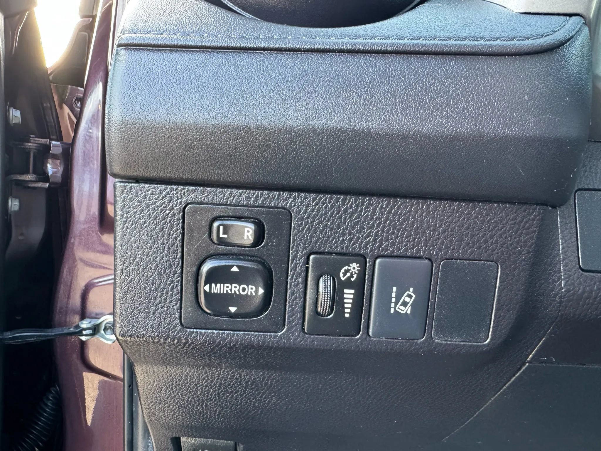 Used 2017 Toyota RAV4 LE FWD image 34