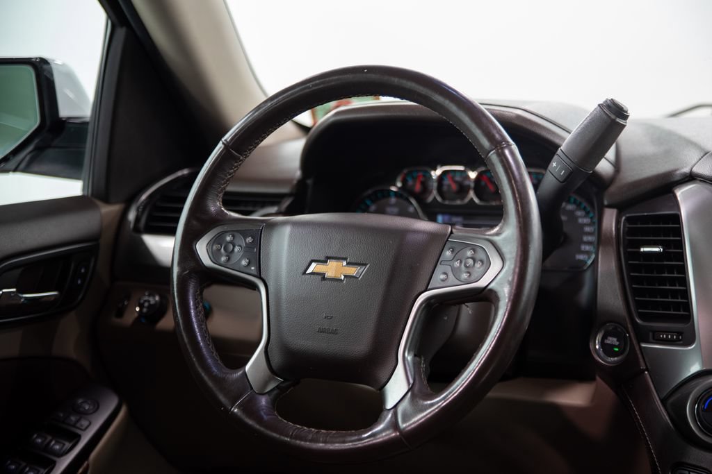 Used 2018 Chevrolet Suburban LT w/ LT Signature Package AWD/4WD image 33