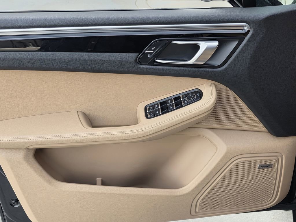 Certified 2023 Porsche Macan Turbo image 18