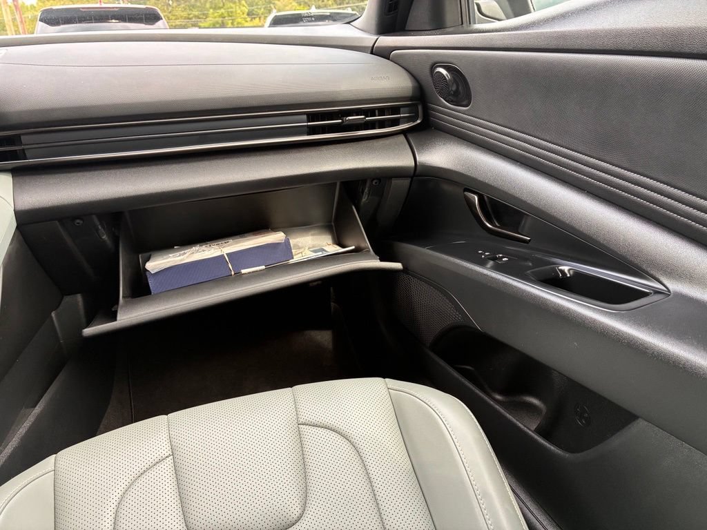 Used 2025 Hyundai Elantra Limited w/ Cargo Package FWD image 41