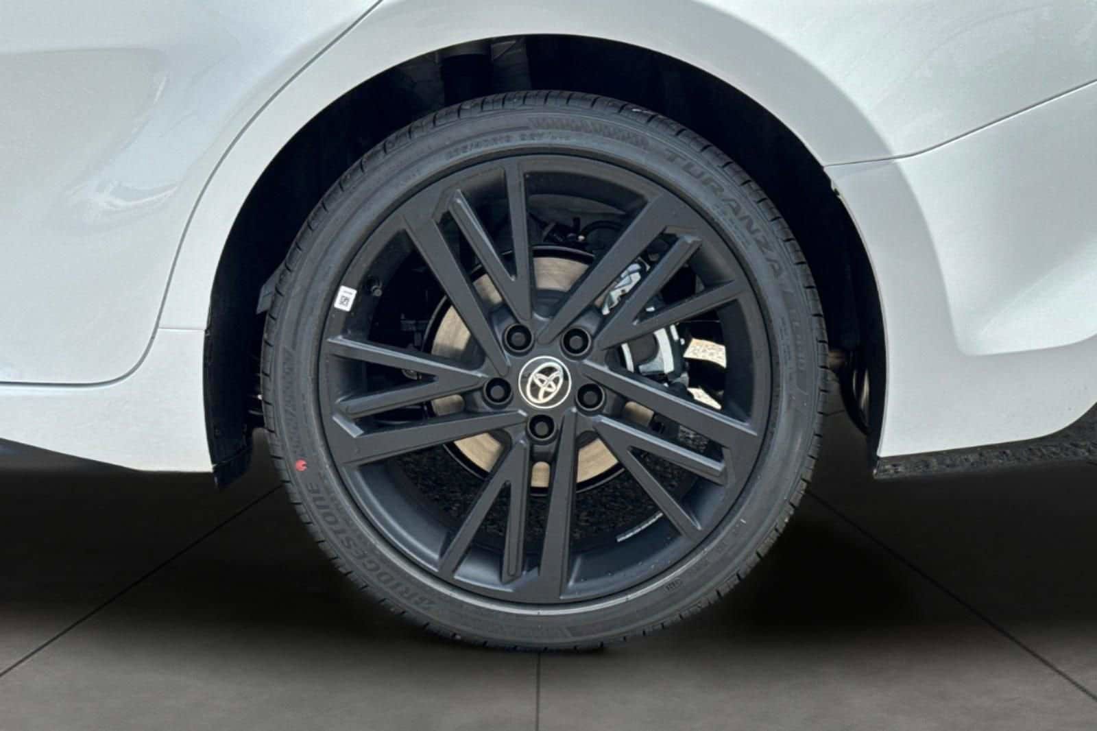 New 2026 Toyota Camry Hybrid FWD image 32