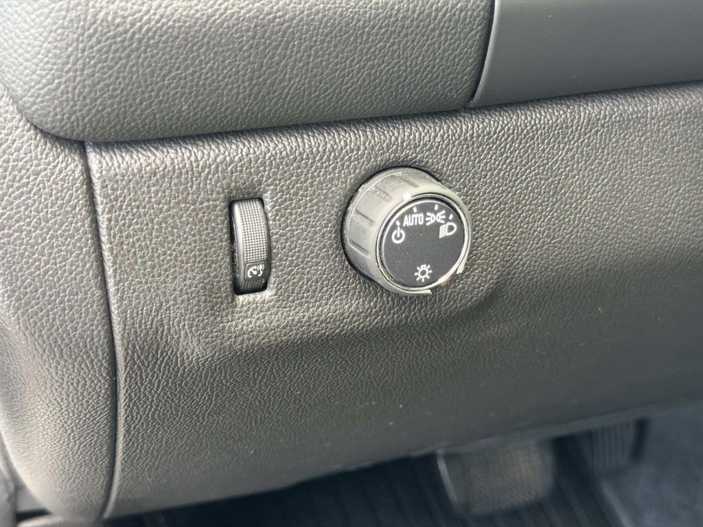 Used 2018 Chevrolet Colorado LT RWD image 25