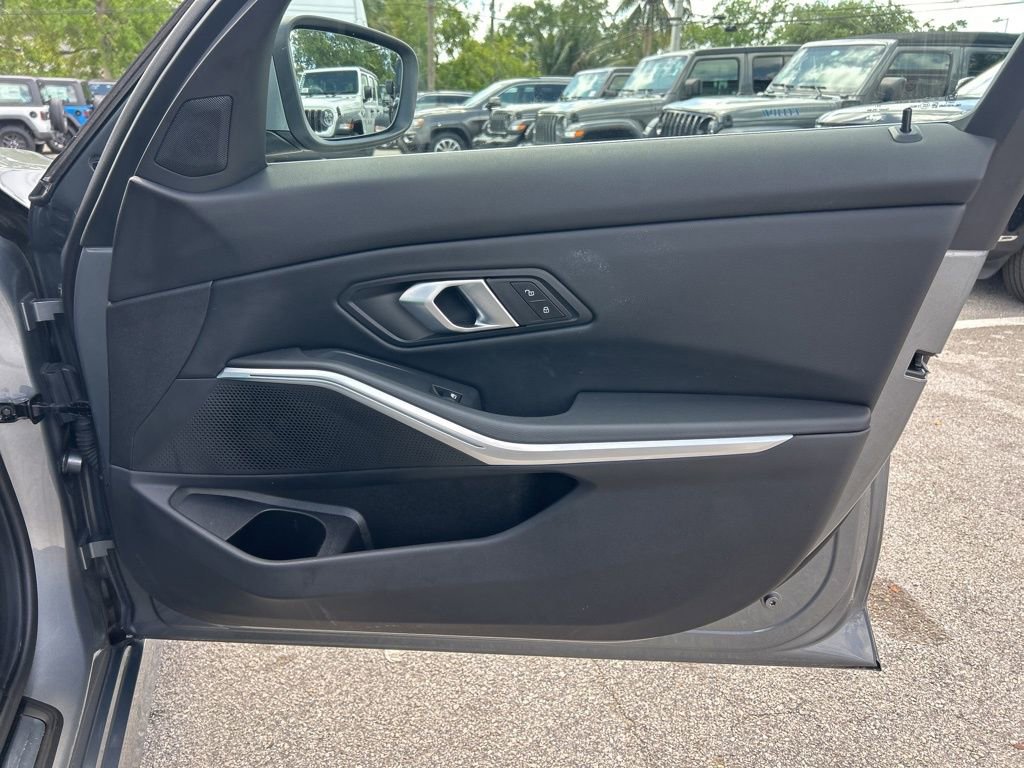 Used 2025 BMW 330i xDrive Sedan w/ Convenience Package image 25