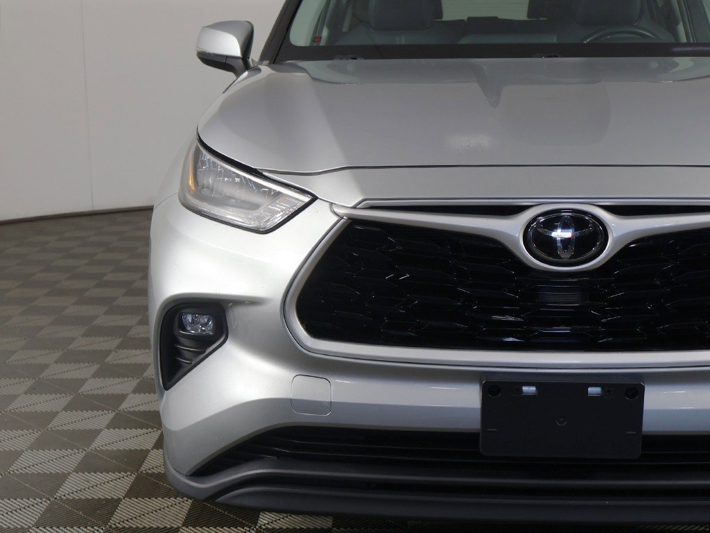 Used 2020 Toyota Highlander XLE image 14