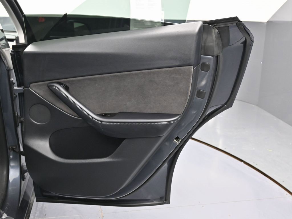 Used 2021 Tesla Model Y Long Range image 41