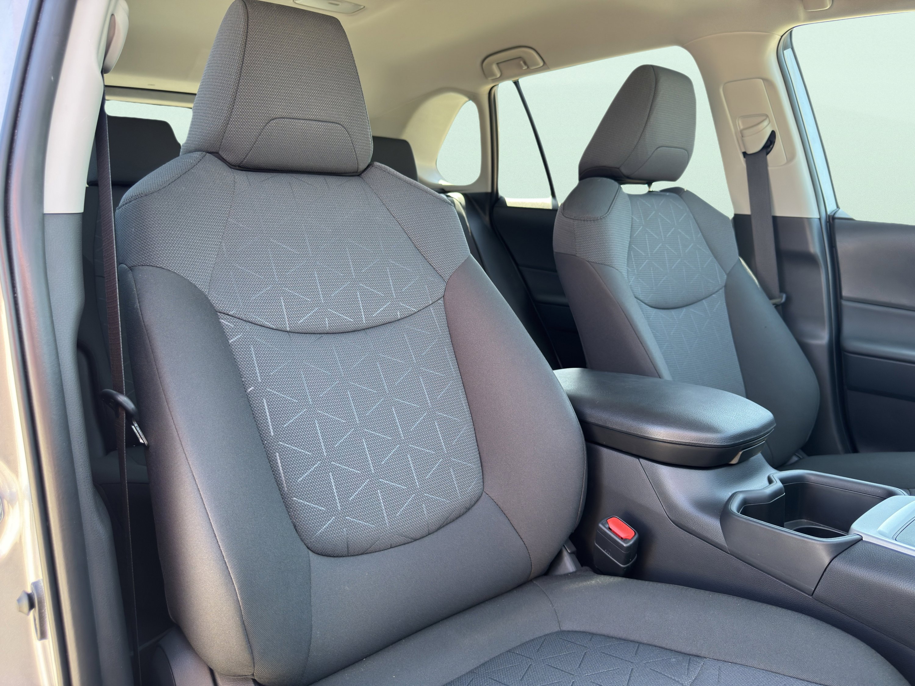 Used 2025 Toyota RAV4 XLE image 34