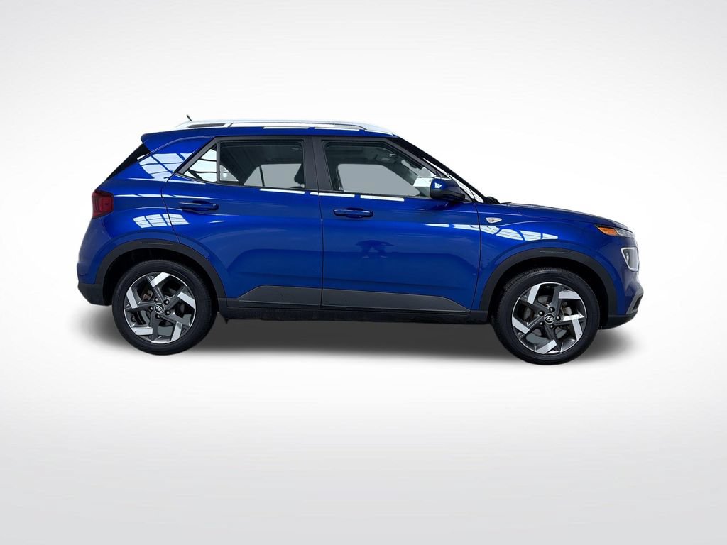 Used 2026 Hyundai Venue SEL FWD image 10