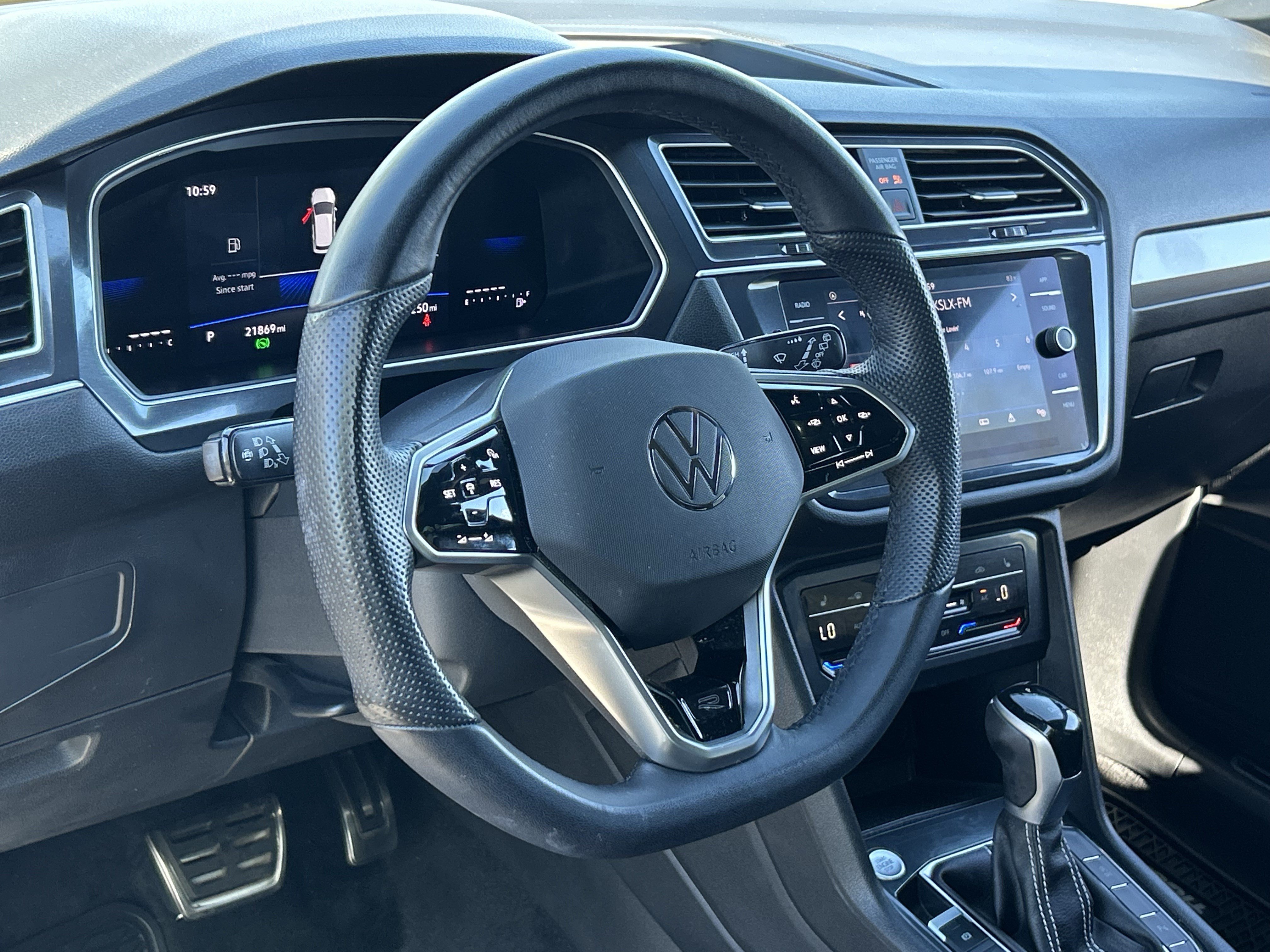 Used 2024 Volkswagen Tiguan SE R-Line FWD image 28