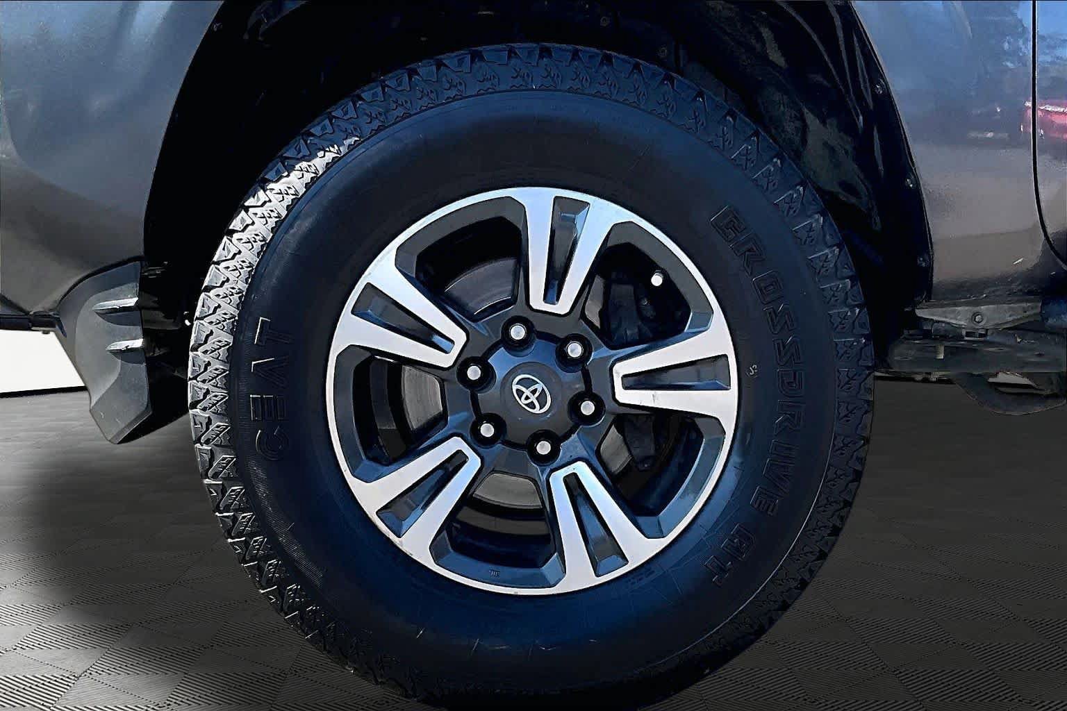 Used 2019 Toyota Tacoma SR w/ SR Convenience Package AWD/4WD image 11