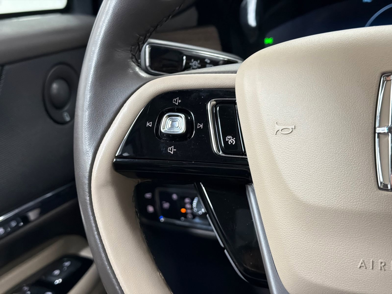 Used 2023 Lincoln Corsair Grand Touring w/ Equipment Group 302A image 24