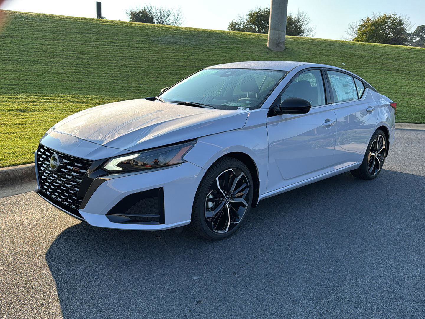 New 2025 Nissan Altima 2.5 SR image 2