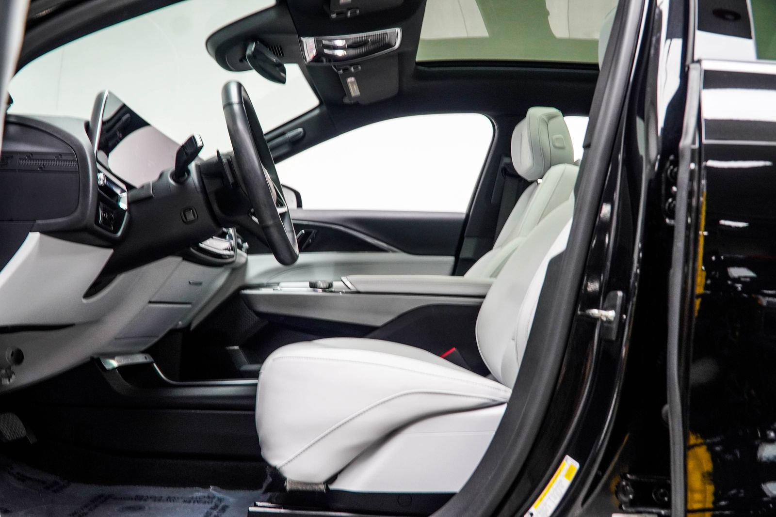 Used 2024 Cadillac Lyriq Sport RWD image 42