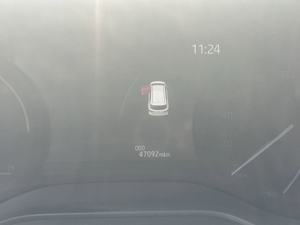 Used 2025 Toyota Sienna XLE FWD image 23