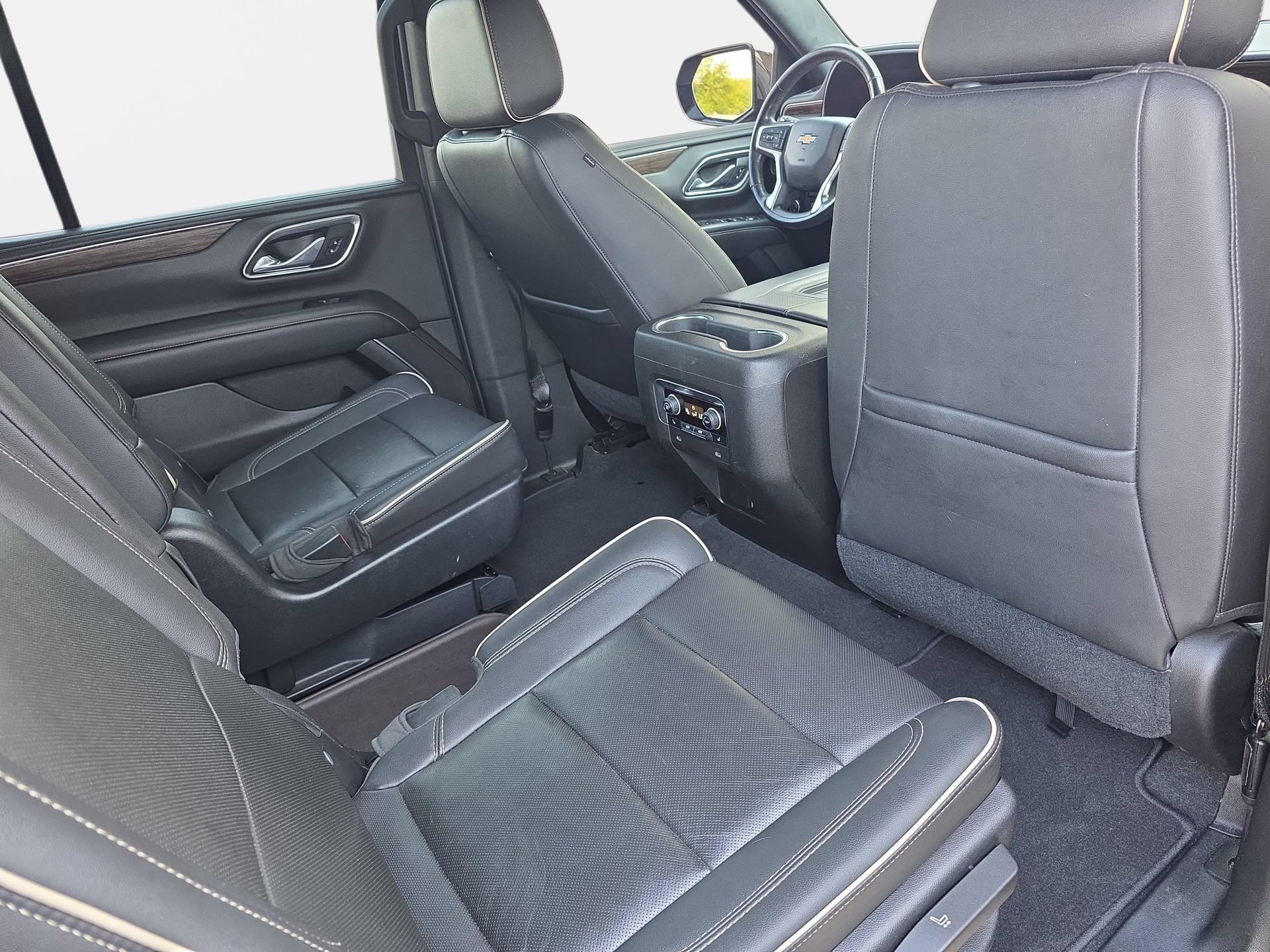 Used 2021 Chevrolet Tahoe Premier w/ Premium Package AWD/4WD image 11