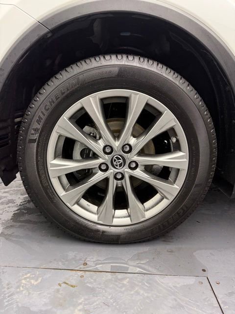Used 2018 Toyota RAV4 Limited w/ Advanced Technology Package AWD/4WD image 33
