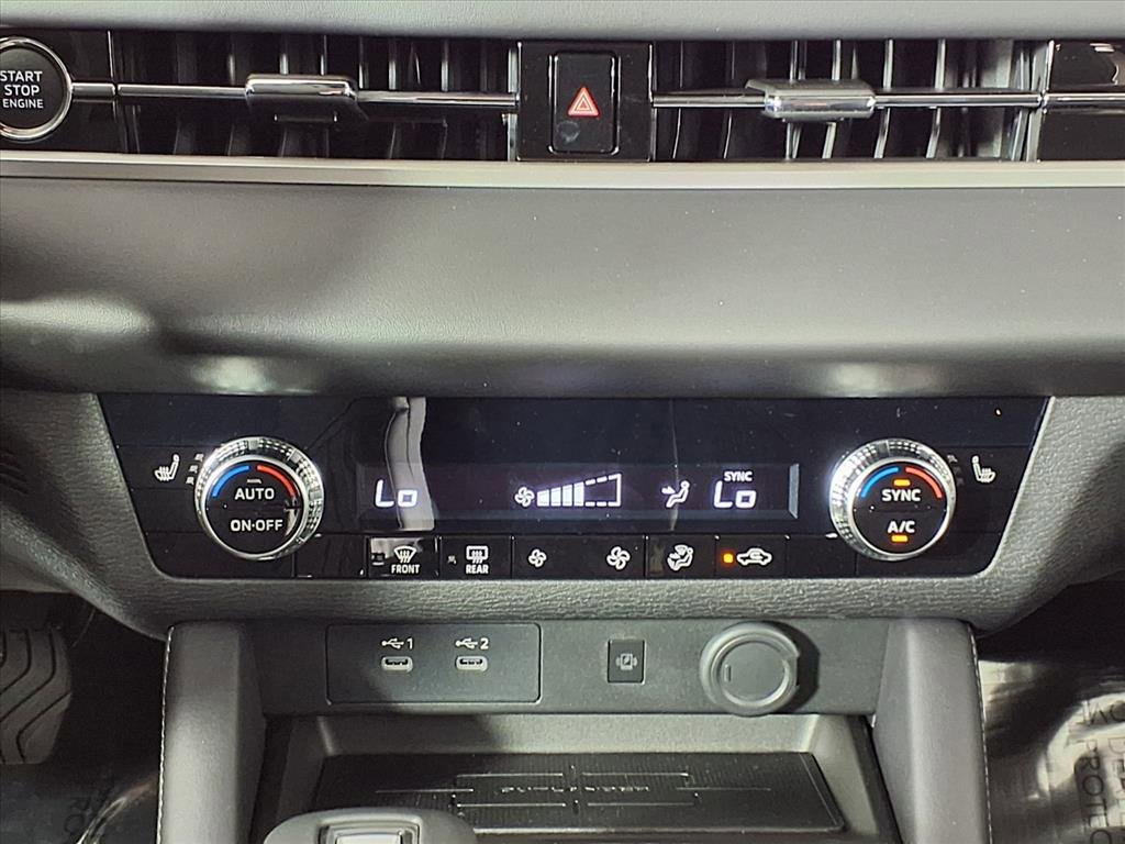 New 2025 Mitsubishi Outlander SE image 17