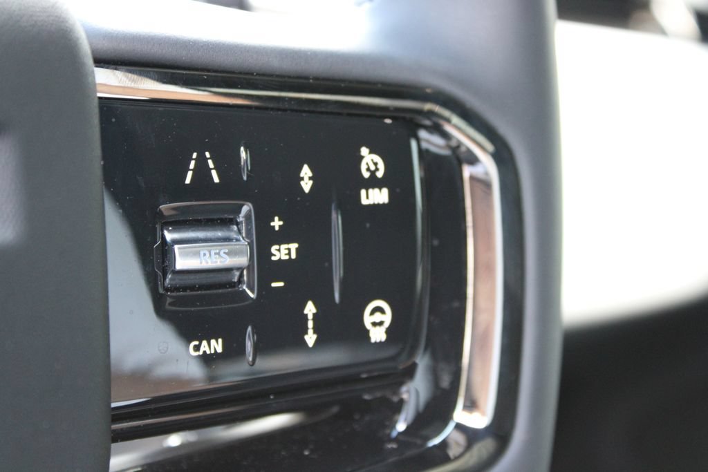 Used 2026 Land Rover Range Rover Evoque Dynamic SE AWD/4WD image 13