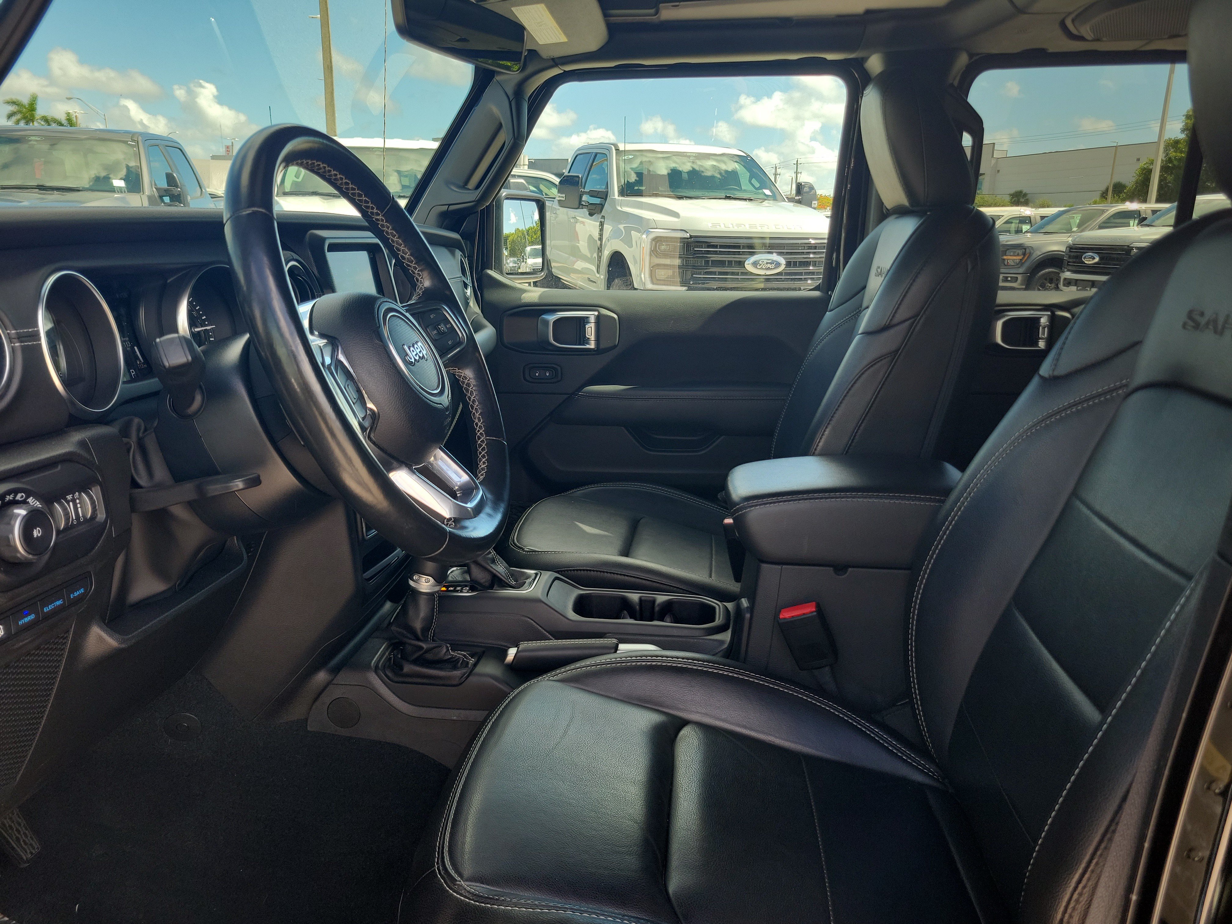 Used 2022 Jeep Wrangler Unlimited Sahara w/ Safety Group AWD/4WD image 10