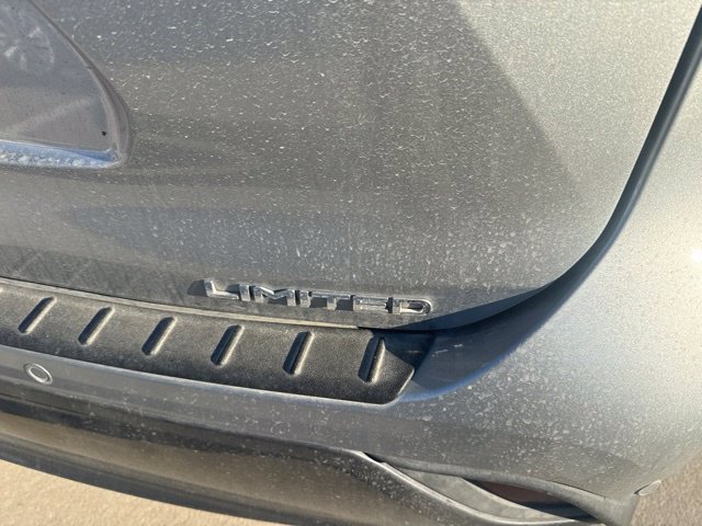 Used 2024 Toyota Highlander Limited FWD image 4