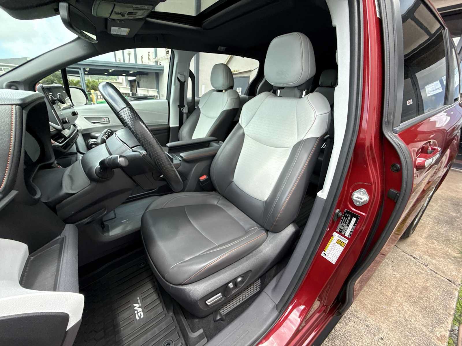 Used 2022 Toyota Sienna XSE AWD/4WD image 12