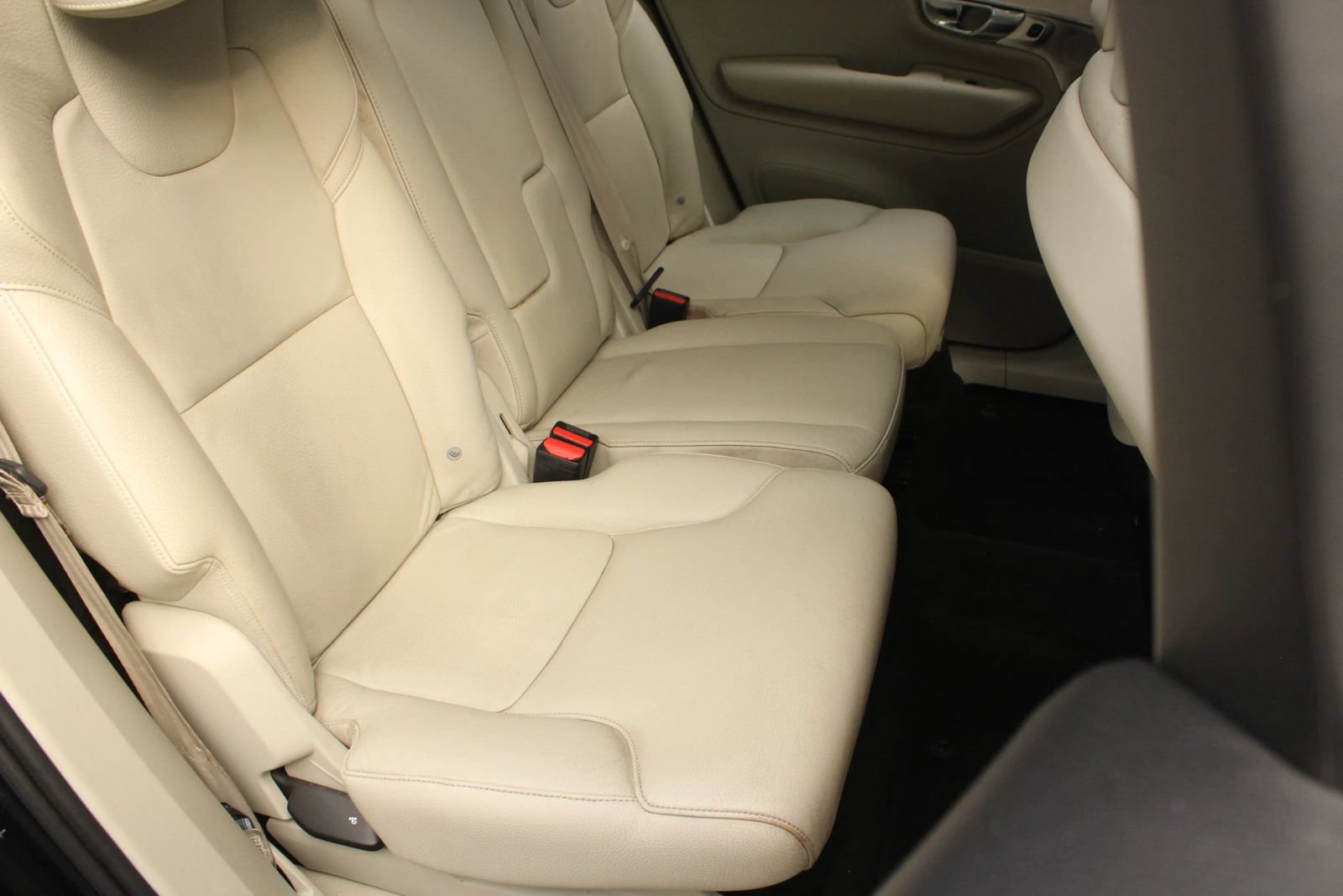 Used 2017 Volvo XC90 T6 Momentum AWD/4WD image 26