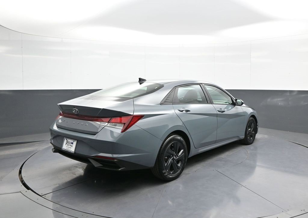 Certified 2022 Hyundai Elantra SEL w/ Cargo Package image 6