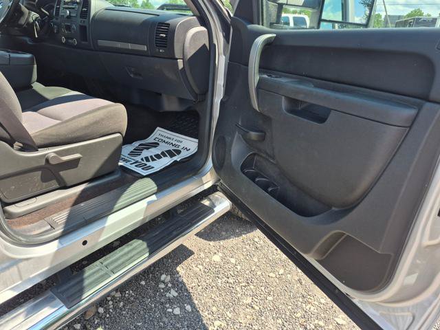 Used 2010 Chevrolet Silverado 2500 LT w/ Interior Plus Package AWD/4WD image 7