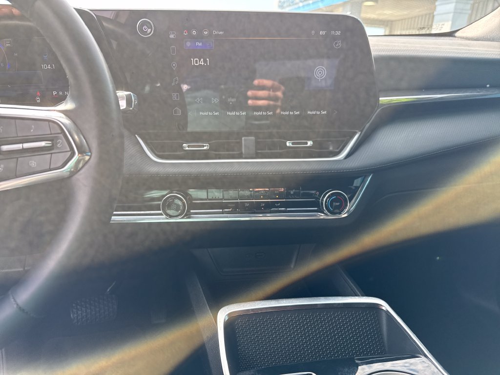Used 2025 Chevrolet Equinox LT w/ Safety and Technology Package FWD image 20