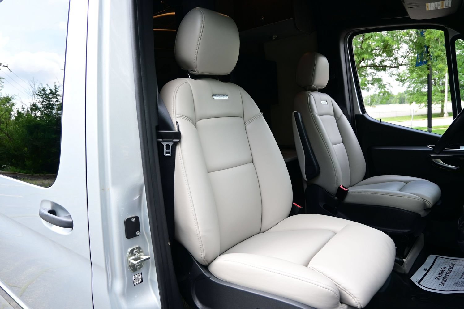 Used 2020 Mercedes-Benz Sprinter 3500 image 23