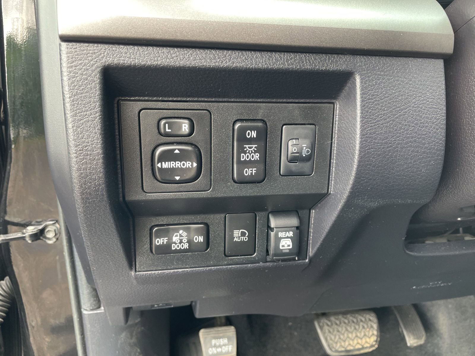 Used 2021 Toyota Tundra SR5 w/ SR5 Upgrade Package AWD/4WD image 21