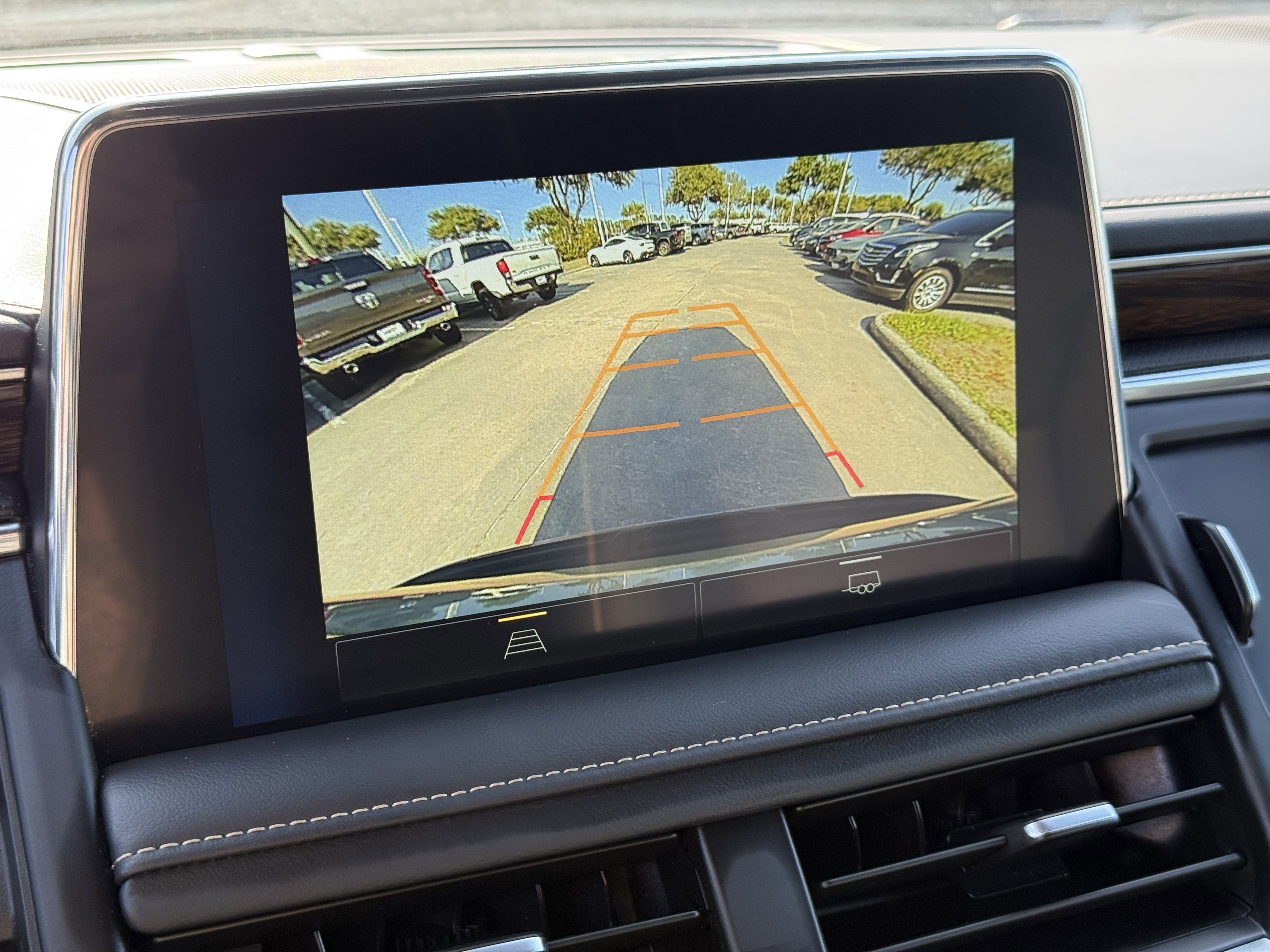 Used 2023 Chevrolet Suburban Premier image 21